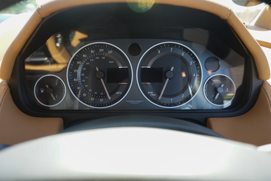 Aston Martin DBS Internal Paddlup 2022 70