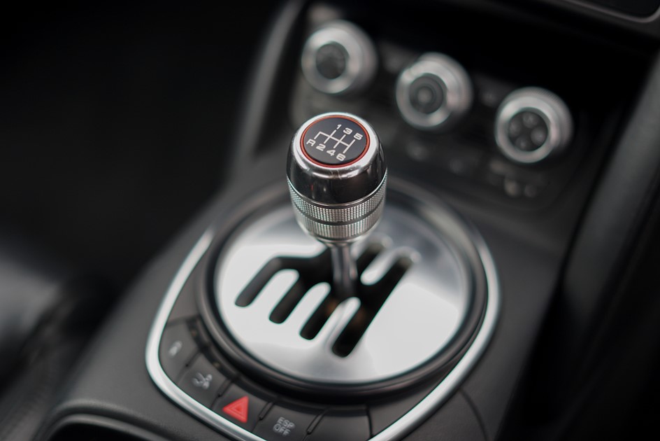 The gated manual gearbox of an Audi R8