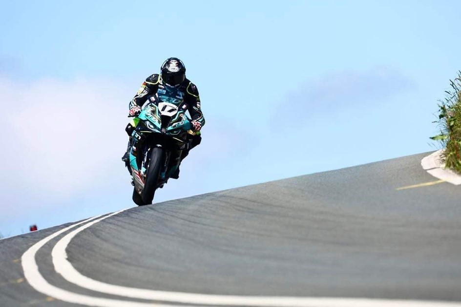 PaddlUp-sponsored Brian McCormack riding an FHO Racing bike at the Isle of Man TT