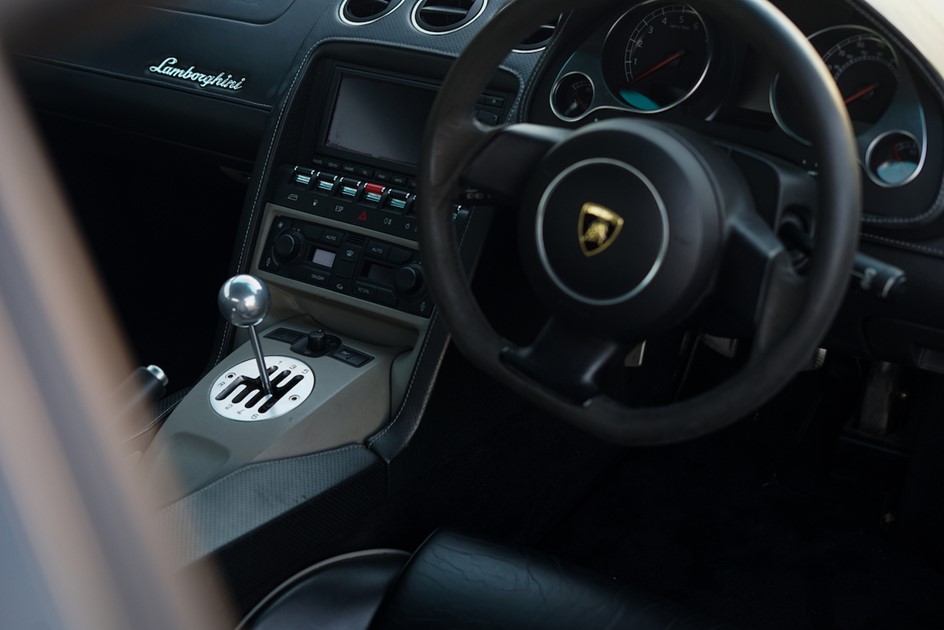 The interior of a Lamborghini Gallardo SE manual