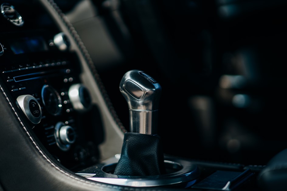 Manual gear stick for the Aston Martin V12 Vantage