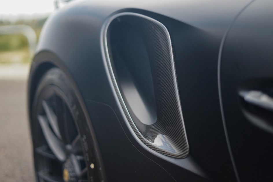 Side vents on the Porsche 991.2 911 Turbo S