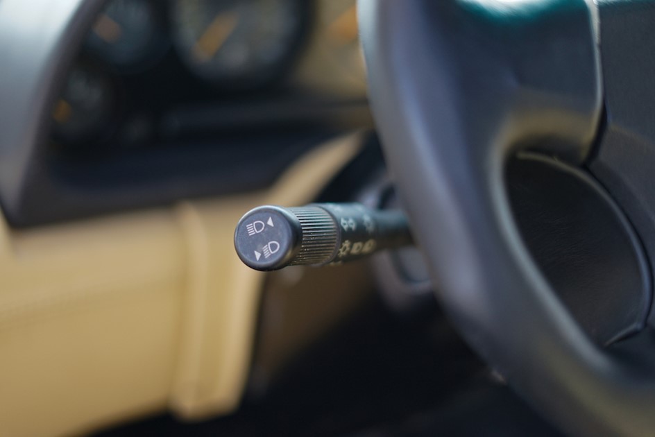 Headlight controls for a Lamborghini Diablo VTTT Roadster