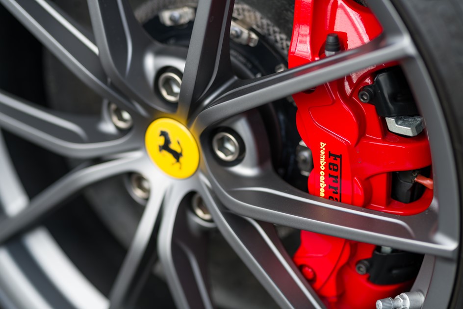 The Ferrari 488 Pista Piloti's wheels and brake calipers 