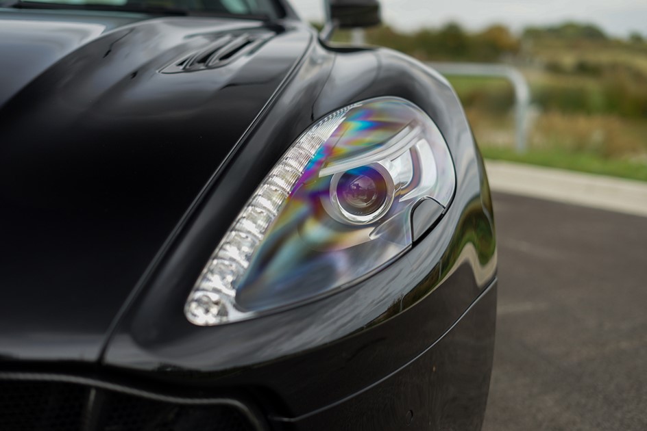 Aston Martin Vanquishs Black10